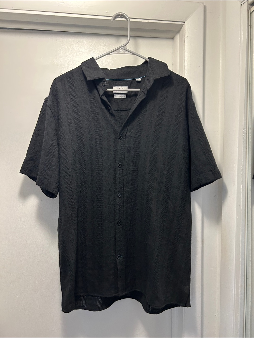 Men’s Black Short-Sleeve Casual Button-Down Shirt